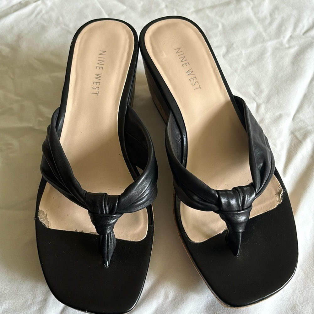 Nine West Black Thong Sandals